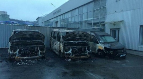 Сожжено три автомобиля муниципальной полиции, — ГСЧС