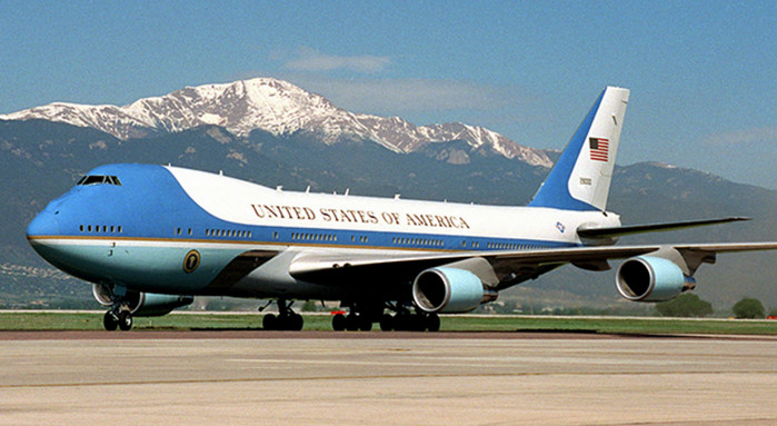 США приобрели два самолета Boeing 747 для президента Трампа