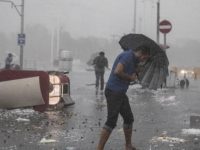 Стамбул накрыл аномальный шторм с градом