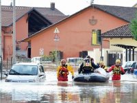 Стихия в Италии: сотни людей борются с наводнением (фото, видео)