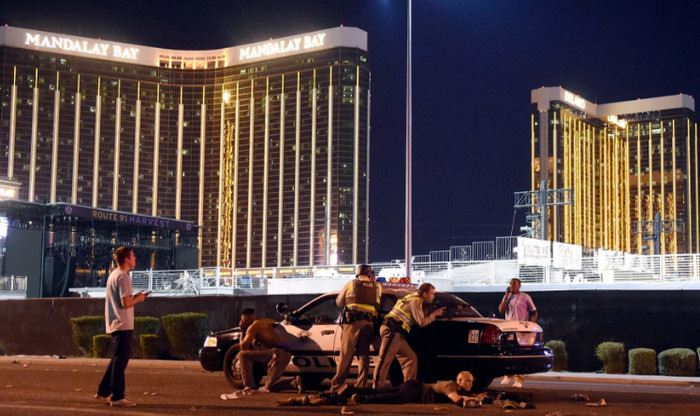 Стрельба в Лас-Вегасе: более 20 убитых возле отеля Mandalay Bay