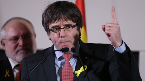 Суд запретил присягу по Skype экс-главе женералитета Каталонии Карлесу Пучдемону