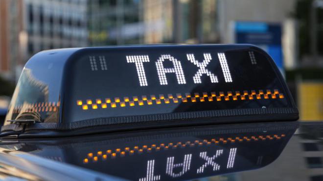 Таксисты подняли «минималку» и требуют доплаты за пробки