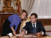 Секретари-миллионеры Кремля: пресс-секретарь Медведева купила дом в Юрмале за 1,3 млн евро