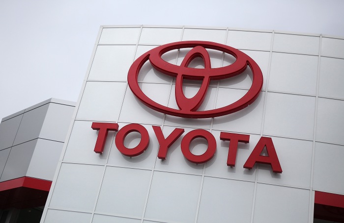 Из-за землетрясения в Японии закрываются заводы Toyota