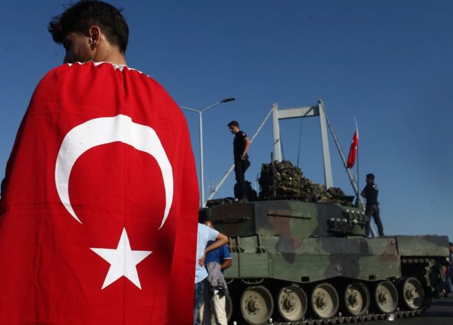 Турция: суд приговорил 28 человек к пожизненному сроку за причастность к путчу