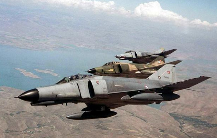 Турецкие самолеты нанесли бомбовый удар по объектам на севере Ирака