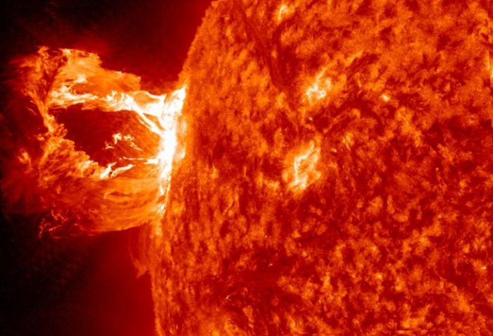Ученые зафиксировали аномально масштабные вспышки на Солнце