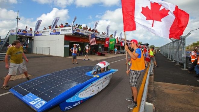 В Австралии проходит международная гонка на "солнечных автомобилях"