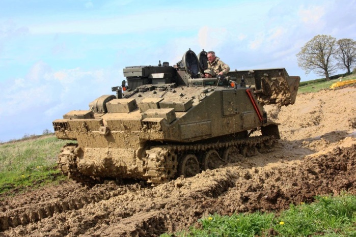 В Германии судят мужчину за покупку двух танков для арт-проекта