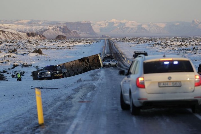 В Исландии перевернулся автобус: есть пострадавшие и погибшие