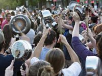 В Каталонии прошел протест “пустых кастрюль” после заявления премьера Мариано Рахоя