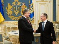 В Киеве Порошенко и Волкер обсудили введение миротворцев ООН