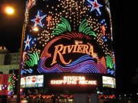 В Лас-Вегасе уничтожили башню знаменитого казино Riviera (видео)