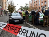В Мюнхене мужчина с ножом ранил прохожих и скрылся, жителей просят не выходить на улицу