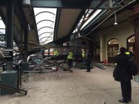 В Нью-Джерси поезд врезался в станцию: несколько человек погибли, более 100 ранены (видео)