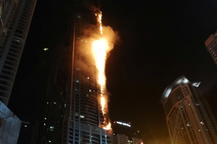 В ОАЭ горел небоскреб "Дубайский факел"