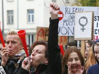В Польше проходят многотысячные забастовки против запрета абортов
