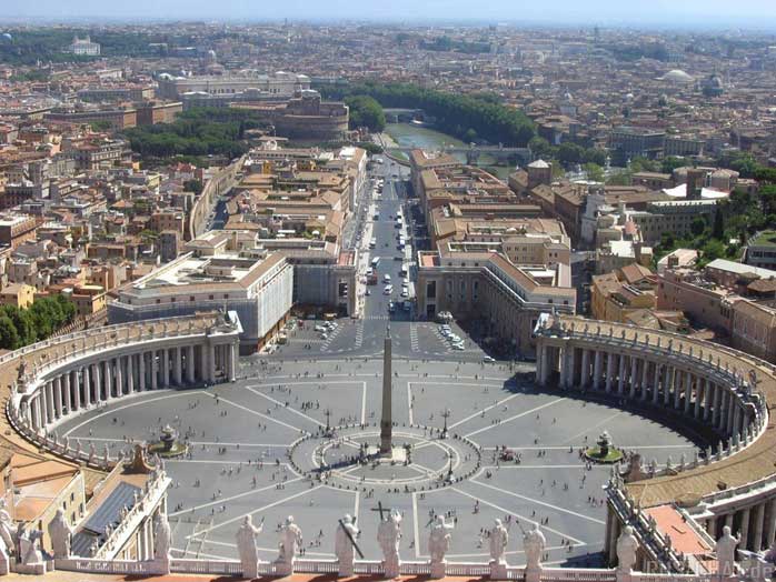 В Ватикане нашлись на счетах неучтенные сотни миллионов евро