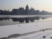 Венгрия и Болгария закрыли судоходство на Дунае из-за льда
