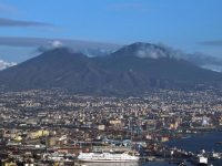 Вулкан возле Неаполя подает признаки пробуждения