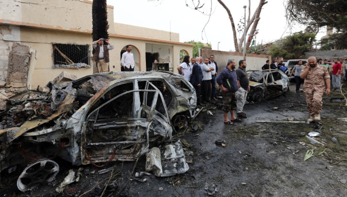 Взорвали 2 автомобиля возле мечети в Ливии: погибли 33 человека