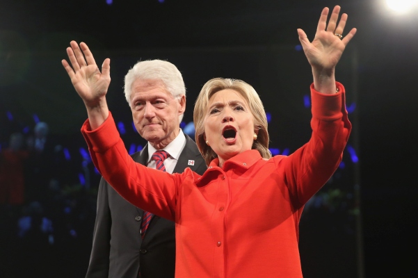 Хиллари Клинтон вновь оказалась "под колпаком" у ФБР