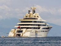 Яхта Dilbar российского олигарха Алишера Усманова признана самой вместительной в мире