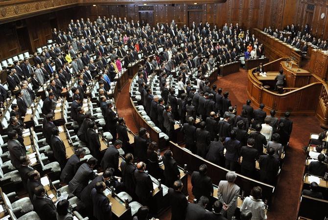 В Японии одобрили проект бюджета-2016 на 800 млрд долларов