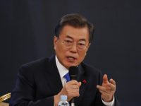 Южная Корея требует от КНДР объяснить отмену визита северокорейской делегации