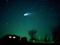 Завтра недалеко от Земли пролетит «зеленая» комета, и состоится затмение Луны